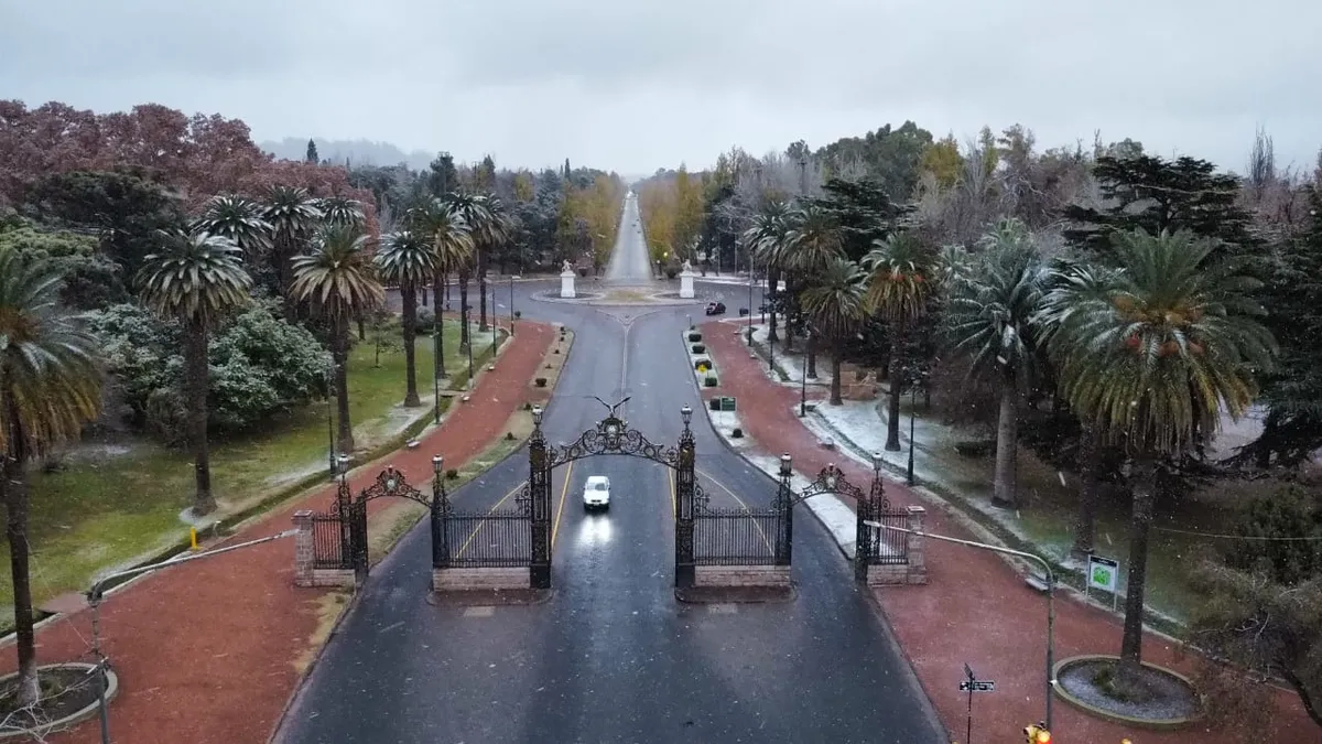 Alerta por ola polar en Mendoza: Anticipan nieve en el llano para el miércoles y el día más frío del año